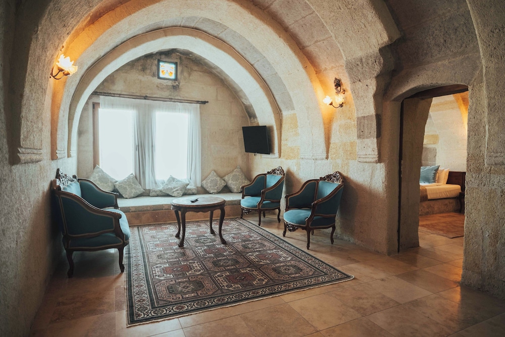 Deluxe Stone Suite with Stone - Photo 41