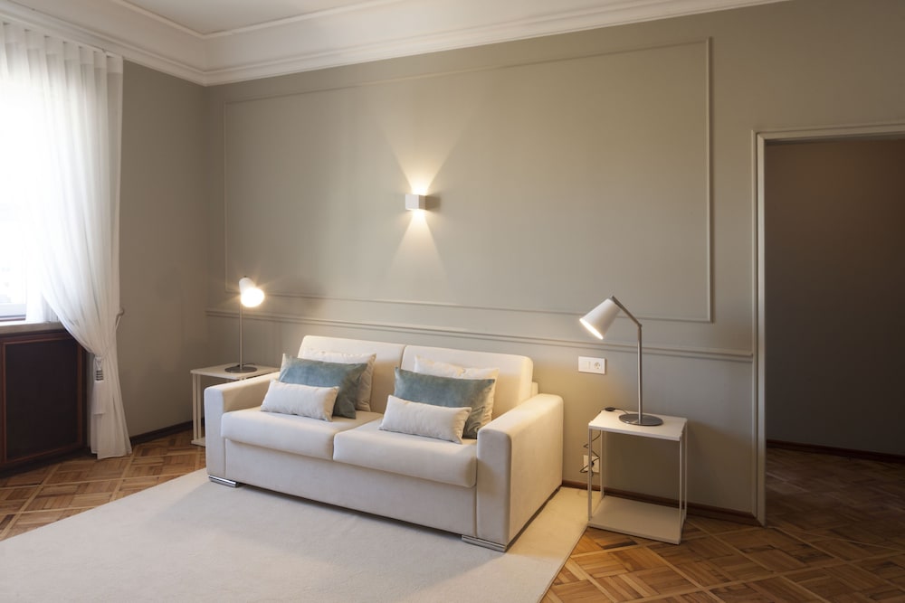 Executive Suite, City View - Photo 4