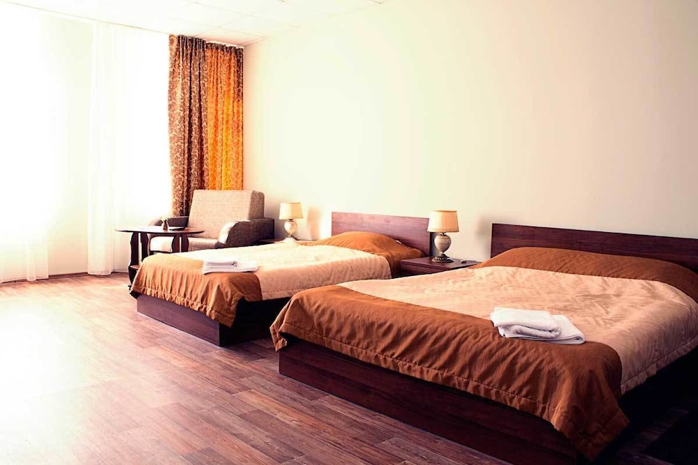 Family Room, Multiple Beds, Shared Bathroom photo 2