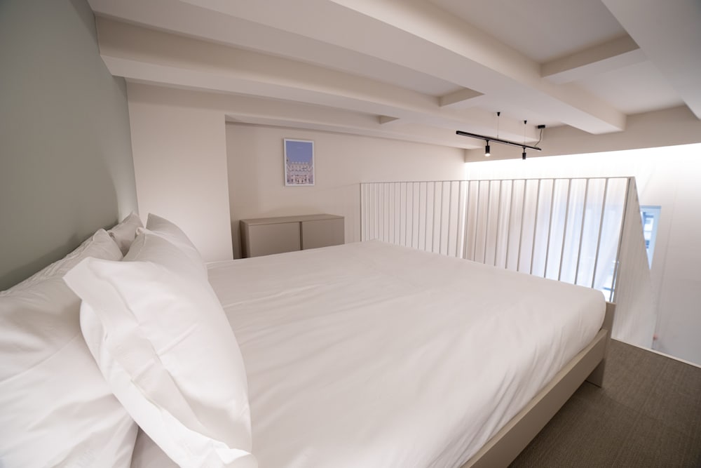 Deluxe Duplex - Photo 2