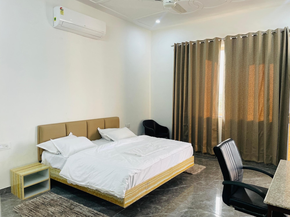 Deluxe Room, Balcony, Mountain View photo 2
