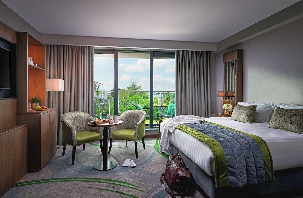 Deluxe Balcony Room photo 1