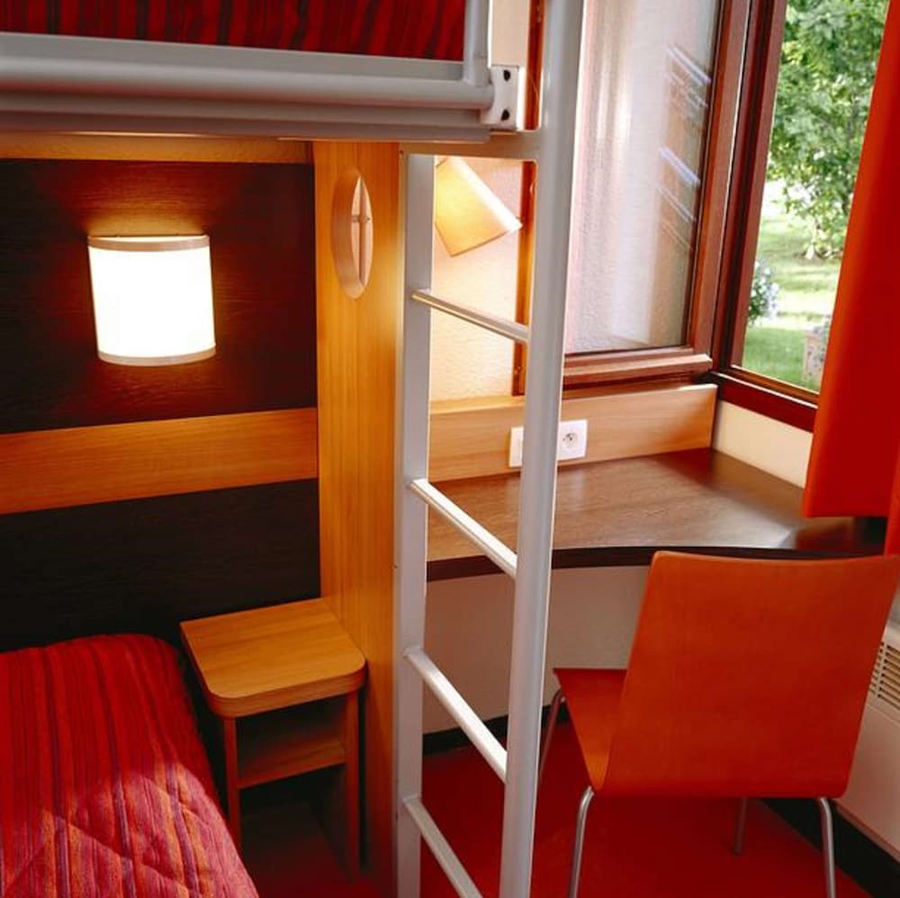 Standard Room, 3 Twin Beds - Photo 2