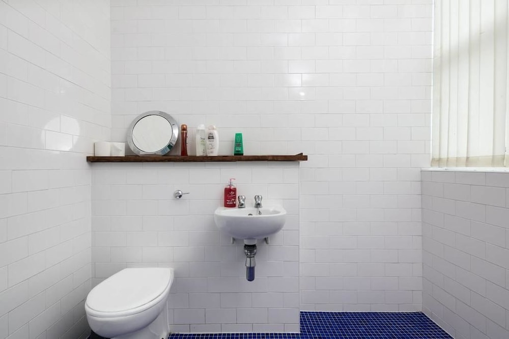 Apartment 33, 사진 6