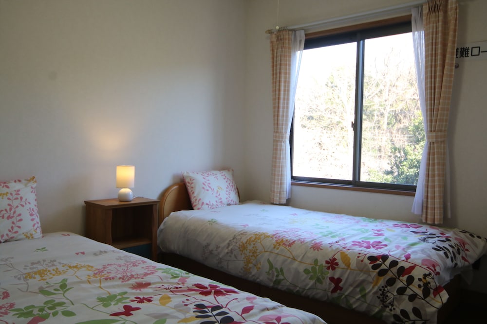 Economy Twin Room photo 1