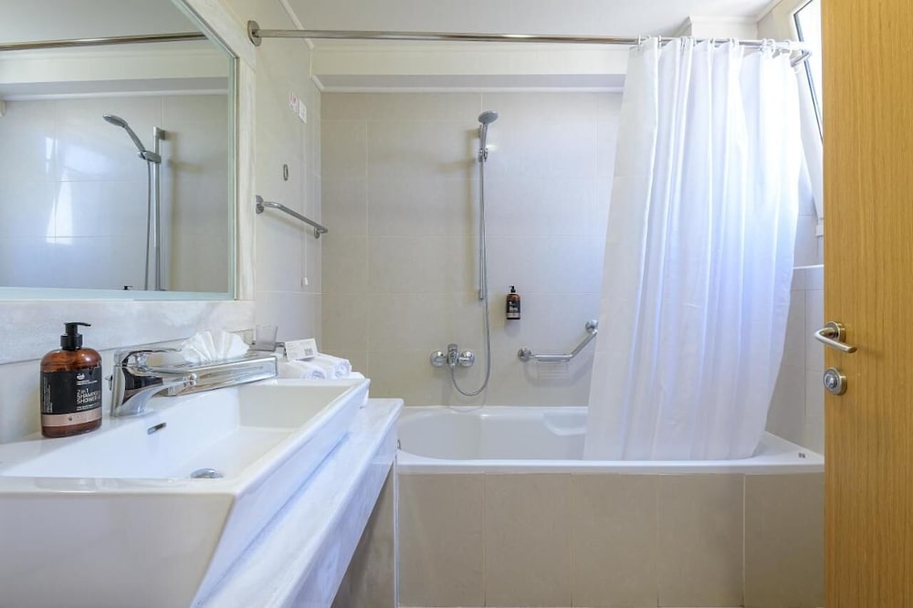 Superior Twin Room - Photo 8