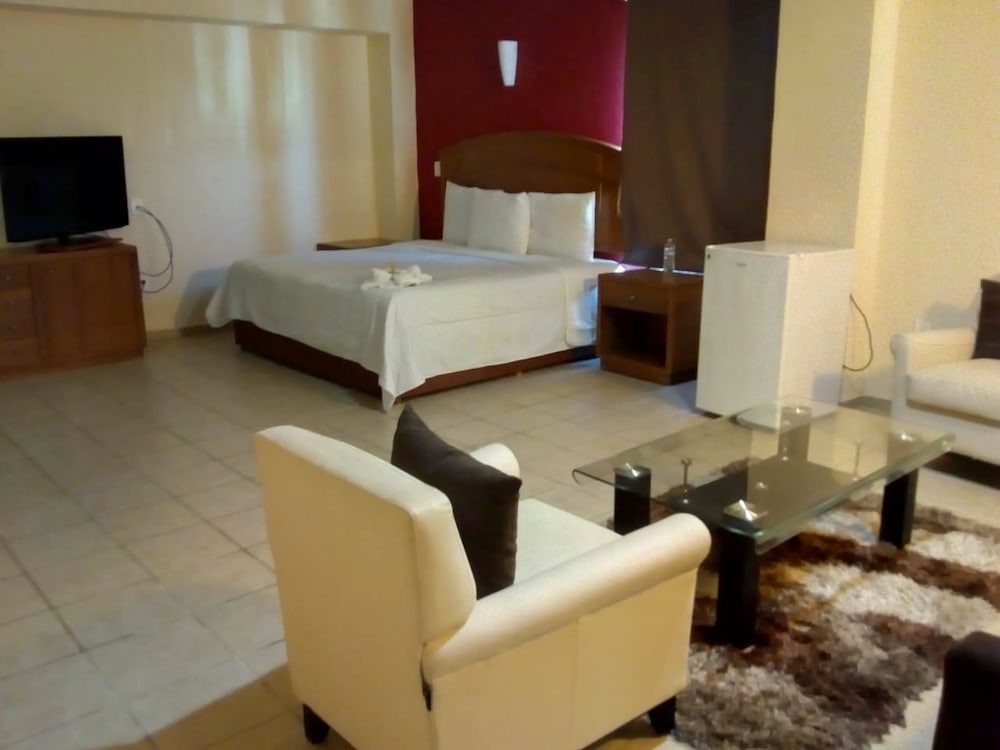 Suite, 1 King Bed, Non Smoking photo 2
