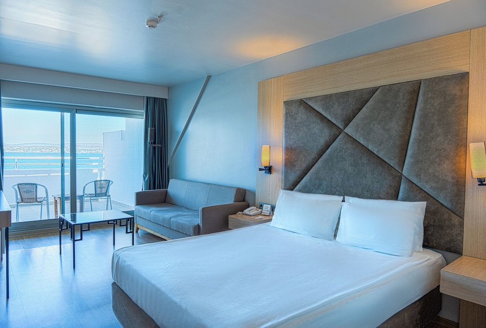 Deluxe Room, Sea View - Photo 1