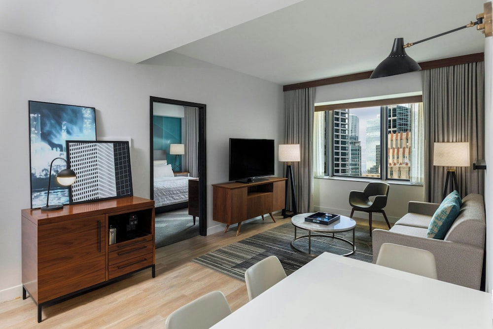Premium Suite, 1 King Bed with Sofa bed, City View photo 1