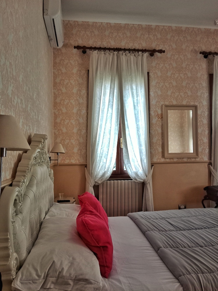 Comfort Suite photo 2