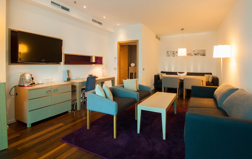King One Bedroom Suite - Photo 13