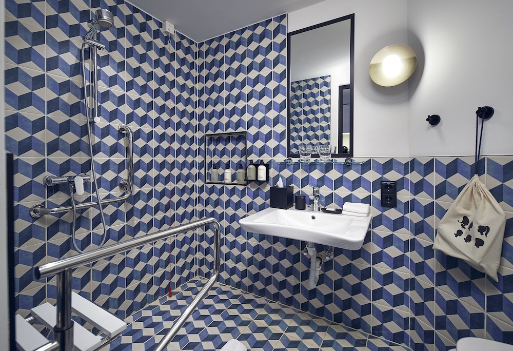 Premium Room, 1 King Bed, Accessible