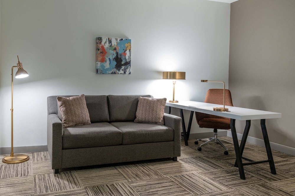 Deluxe Suite, Two Queen Beds (Sofa Bed) - Photo 7