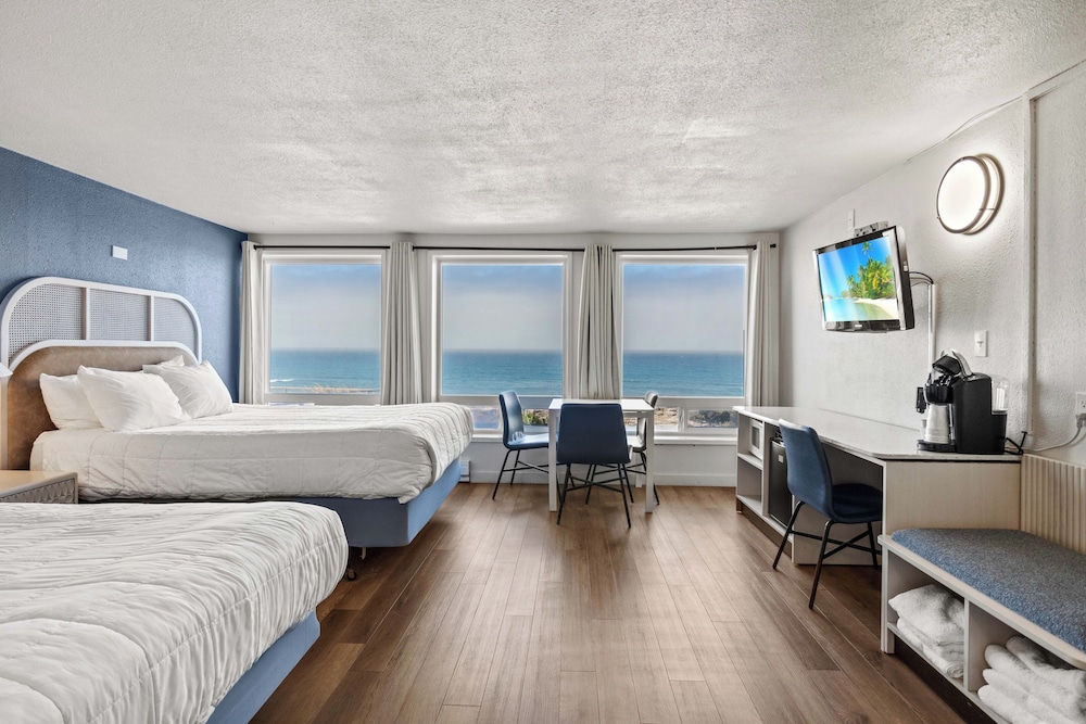 Three Queen Room with Ocean View photo 1
