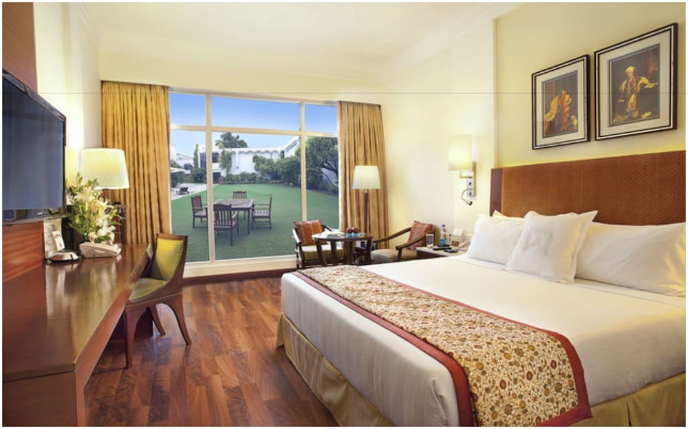 Deluxe Room, 1 King Bed, Garden View (Executive Club Exclusive Double)