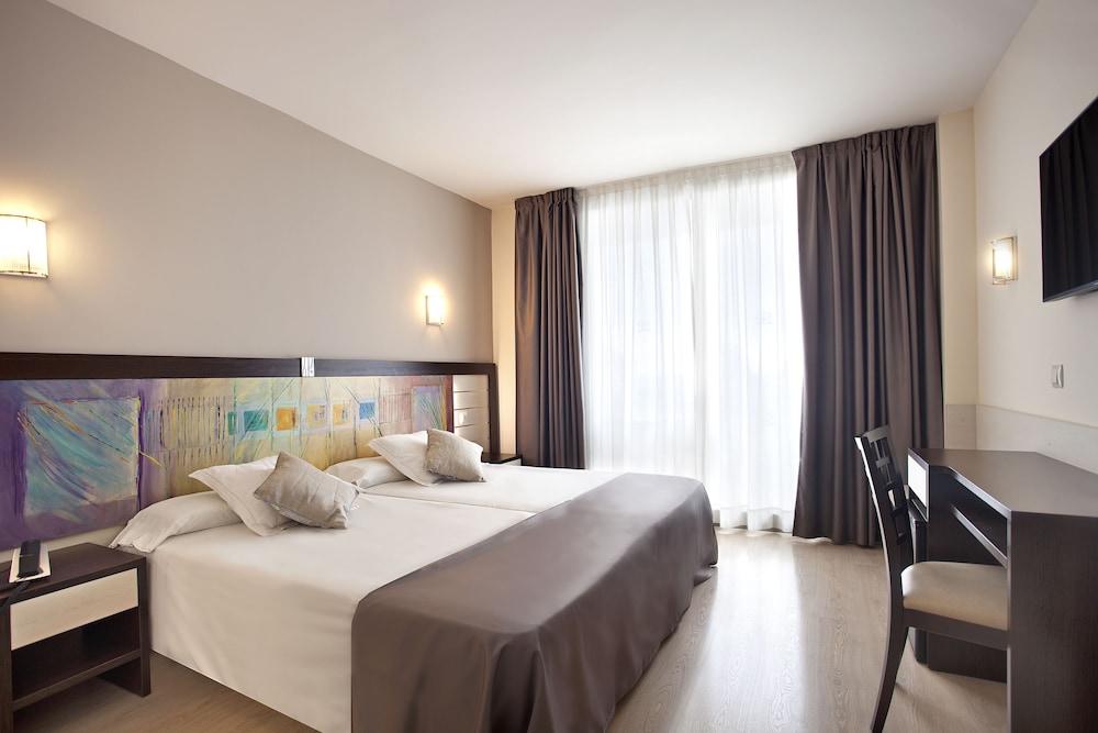 Standard Triple Room (2 adults + 1 child) photo 2