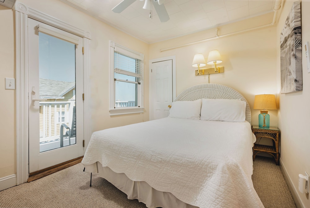 Luxury Room, 1 Queen Bed, Ocean View photo 1