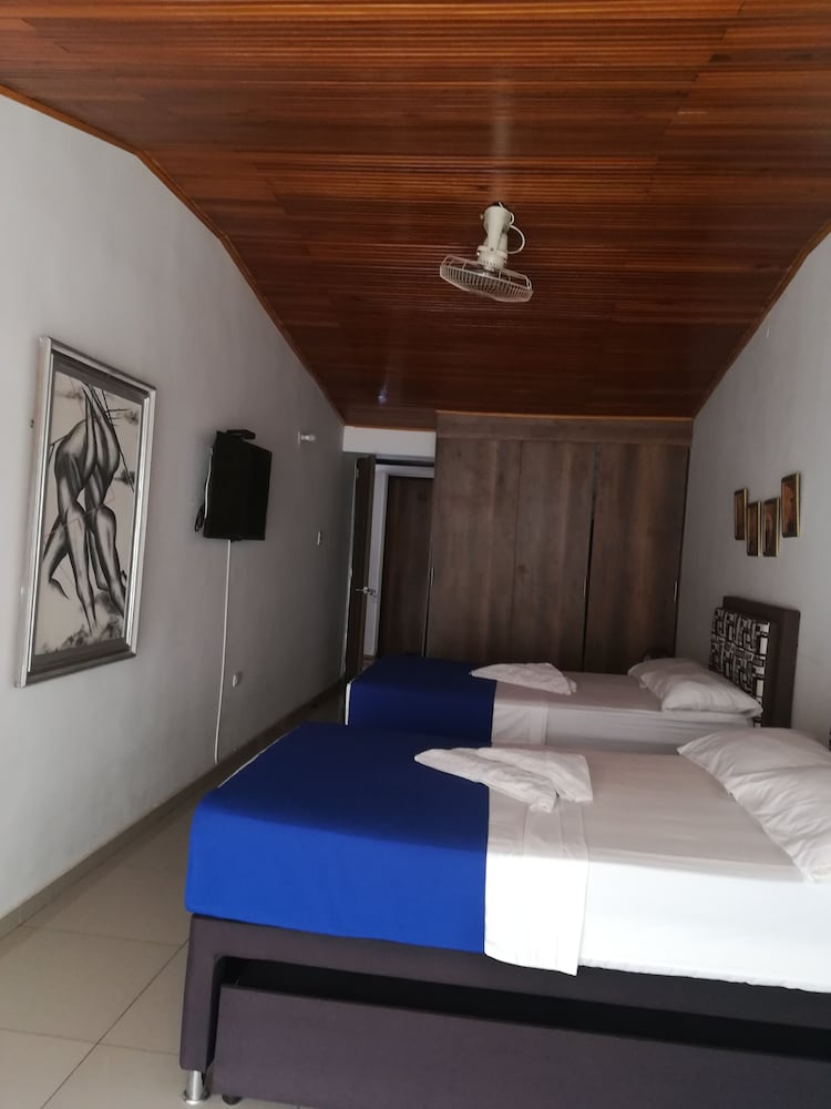 Economy Room, Multiple Beds, Non Smoking photo 1