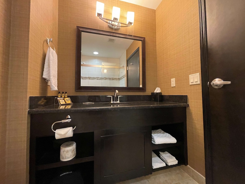 Suite, 1 Queen Bed, Non Smoking, Kitchenette photo 2