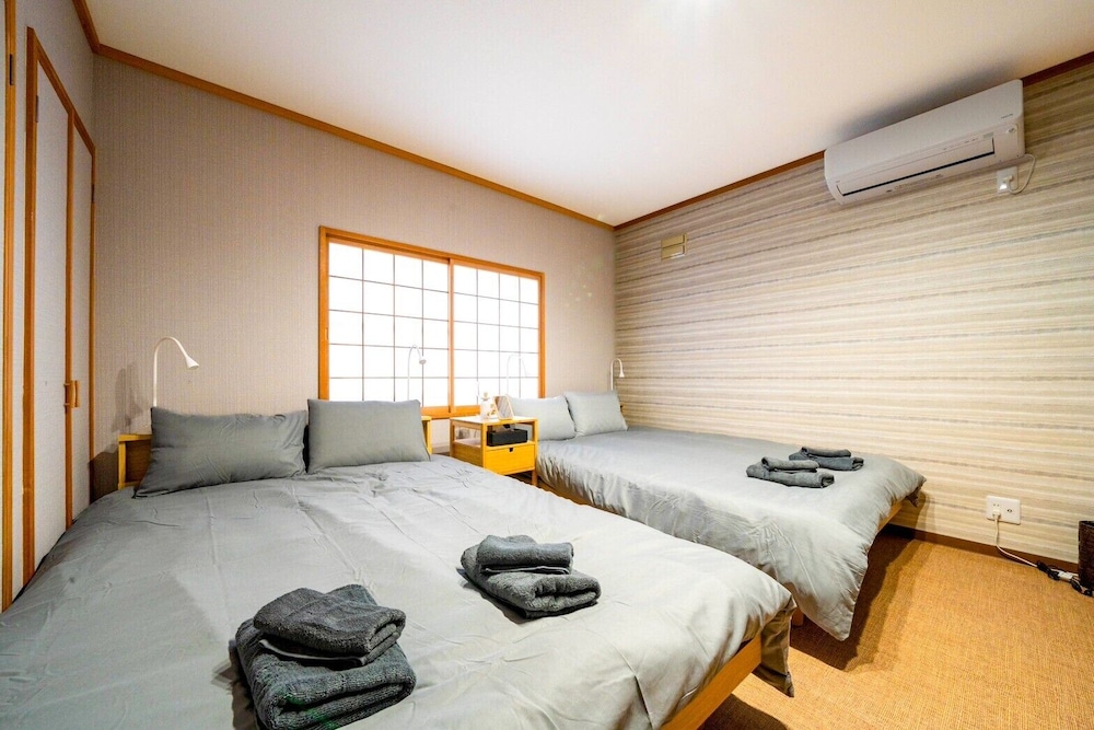 Deluxe House photo 1