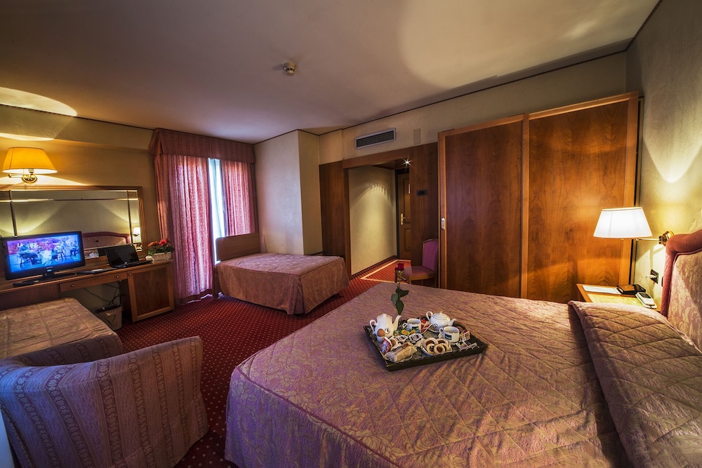Family Quadruple Room - Photo 2