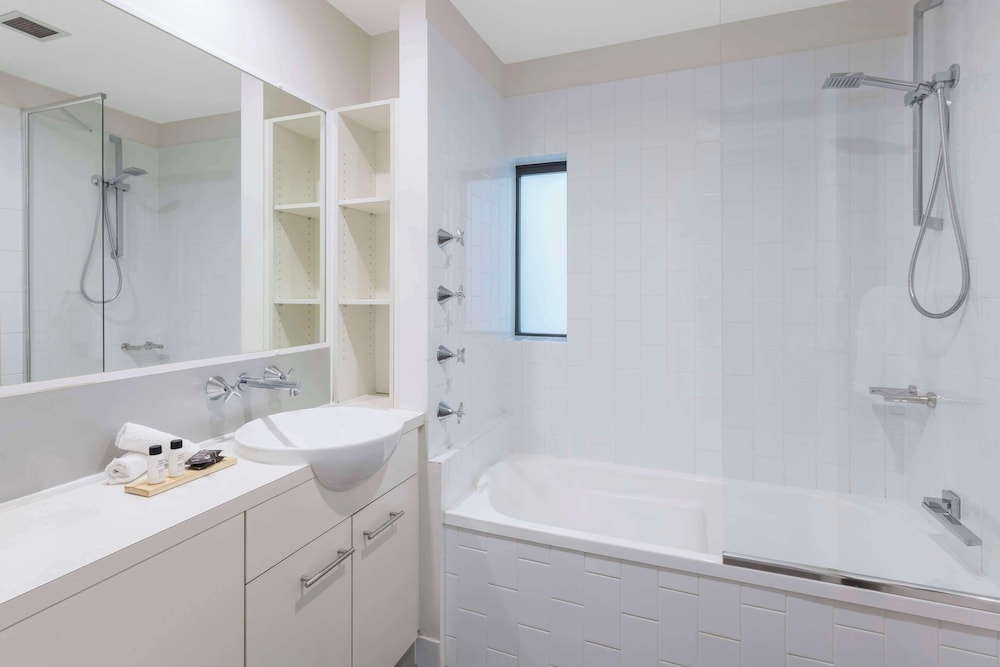 2 Bedroom River View Apartment - Photo 8