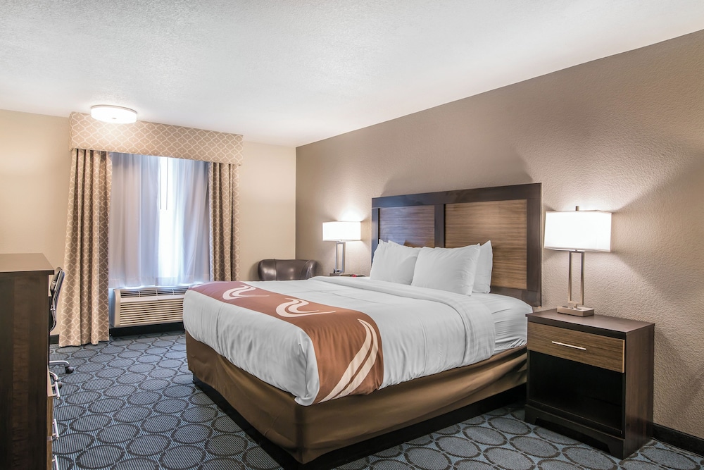 Standard Room, 1 King Bed, Hearing Accessible, Non Smoking - Photo 1