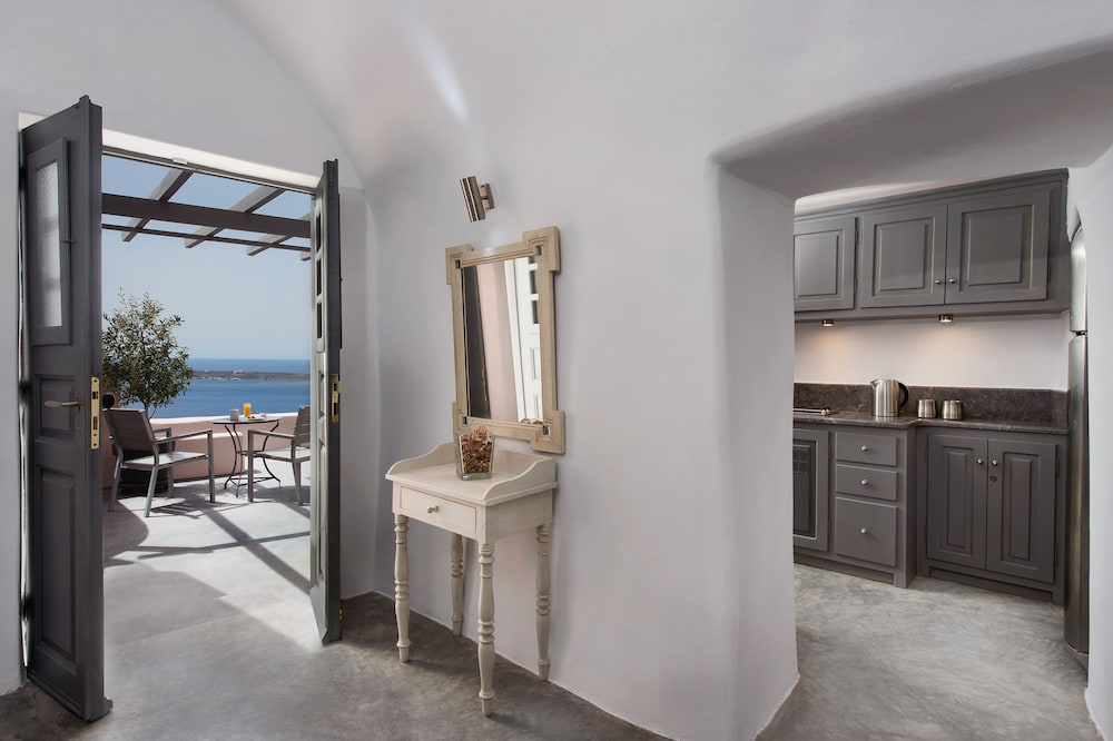 Deluxe Suite (Sunset View) - Photo 15