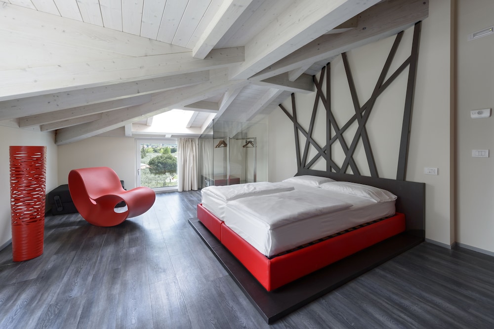 Signature Room, Balcony, Mountainside
