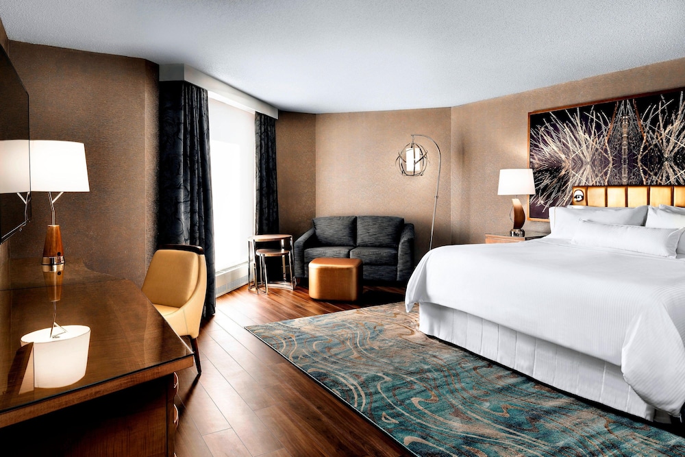 Deluxe Room, 1 King Bed - Photo 1