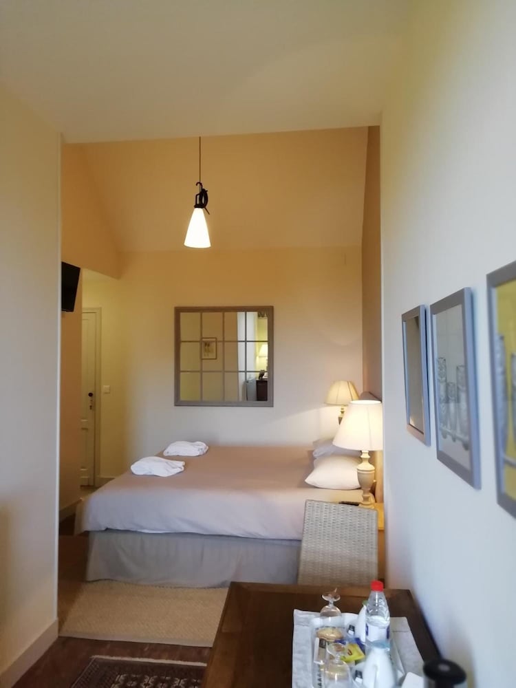 Standard Double Room - Photo 17