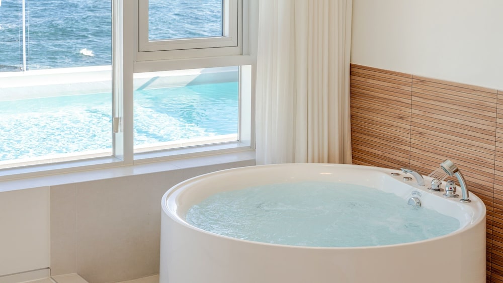 Basic Room, 1 Bedroom (Room 202 (Oceanview/Family/Spa)) photo 3