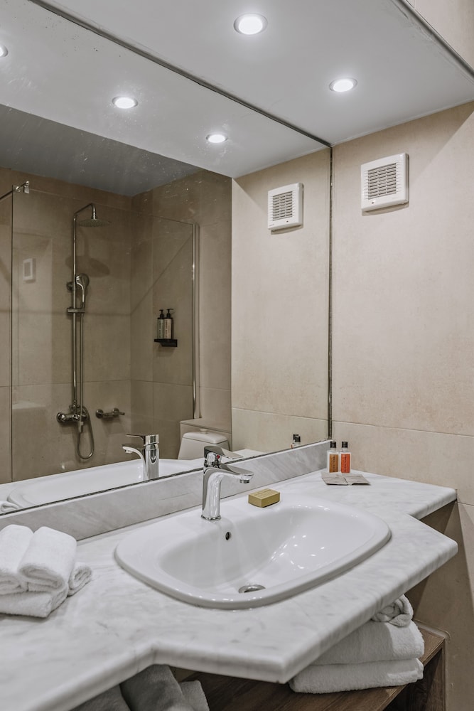 Deluxe Suite - Photo 8
