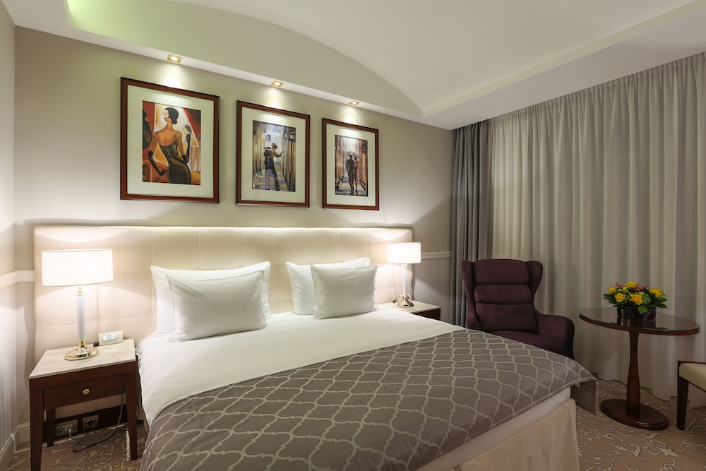 Deluxe Room - Photo 1