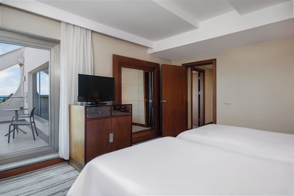 Grand Suite, 1 King Bed with Sofa bed photo 3