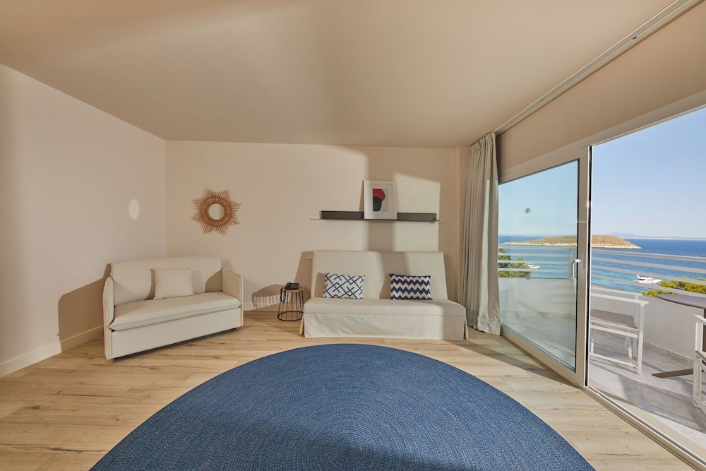 Suite, Balcony, Sea View (My Favorite Club, 3 Adults + 1 Child) thumbnail 6