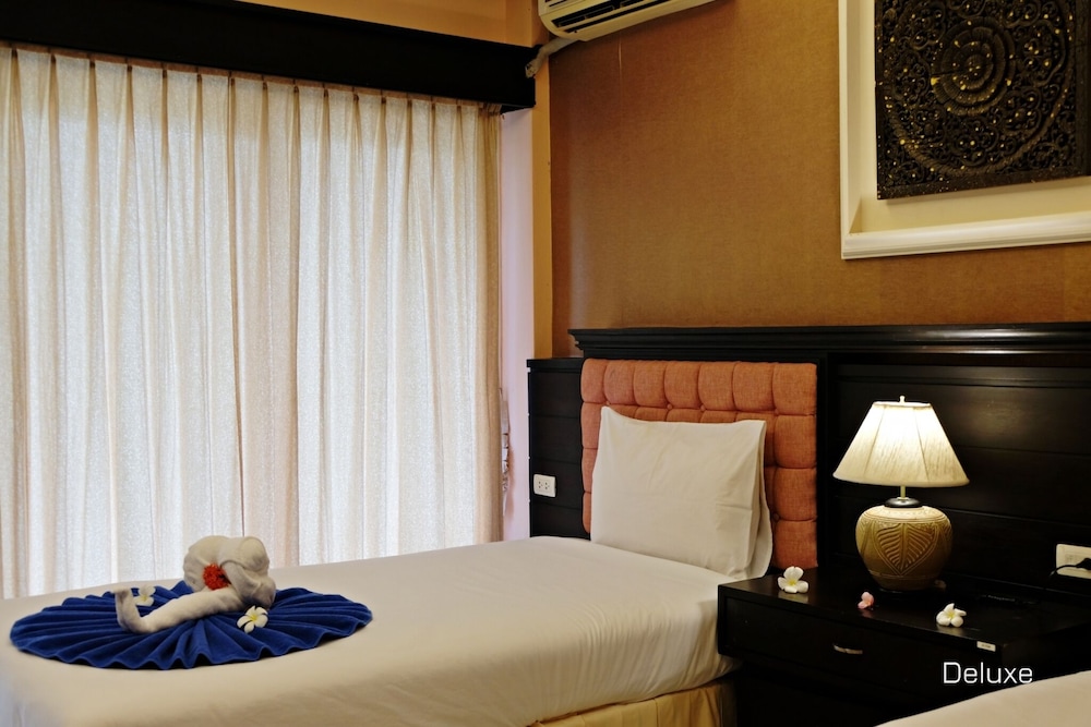 Deluxe Room - Photo 12
