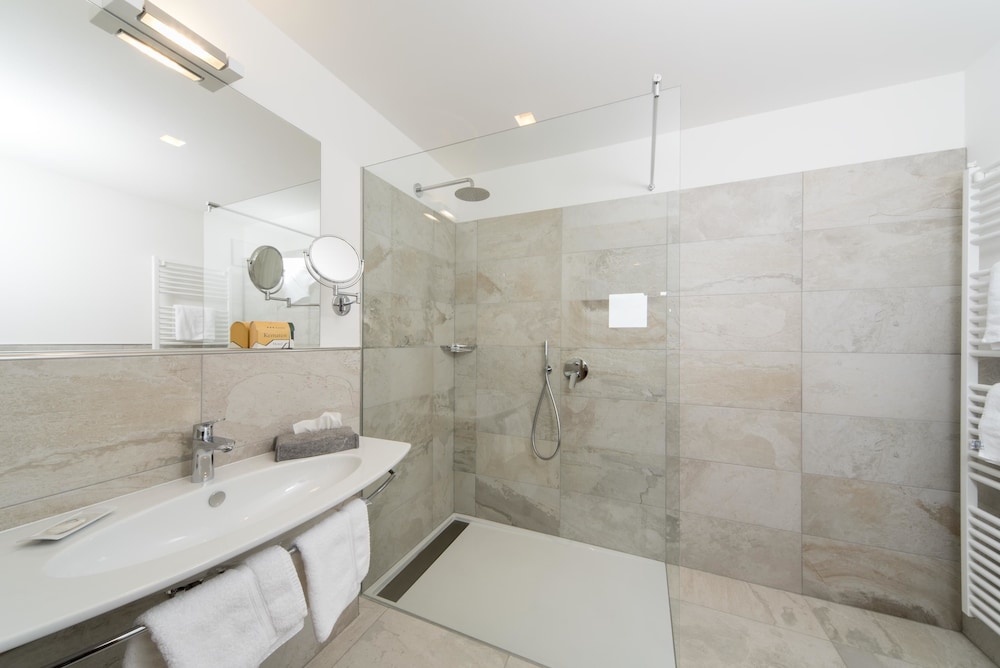 Luxury Suite photo 2