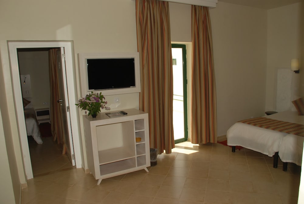 Condo, 2 Bedrooms photo 2