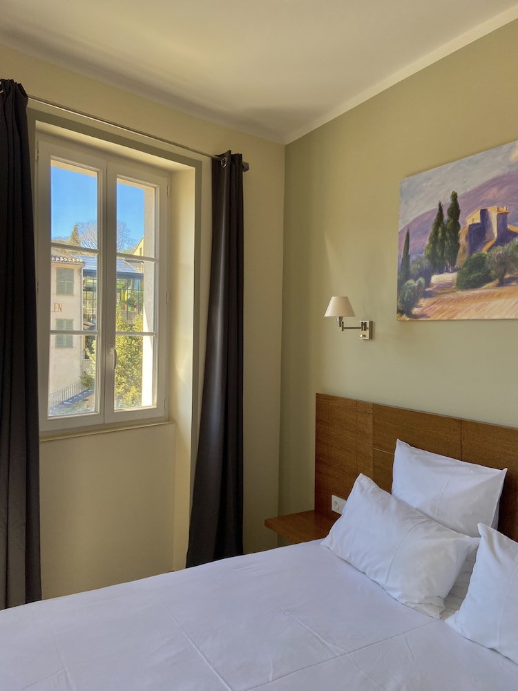 Classic Room - Photo 10