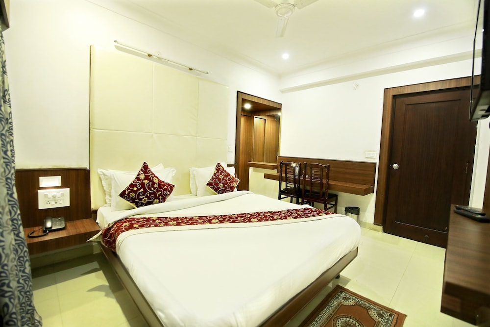Deluxe Room - Photo 7