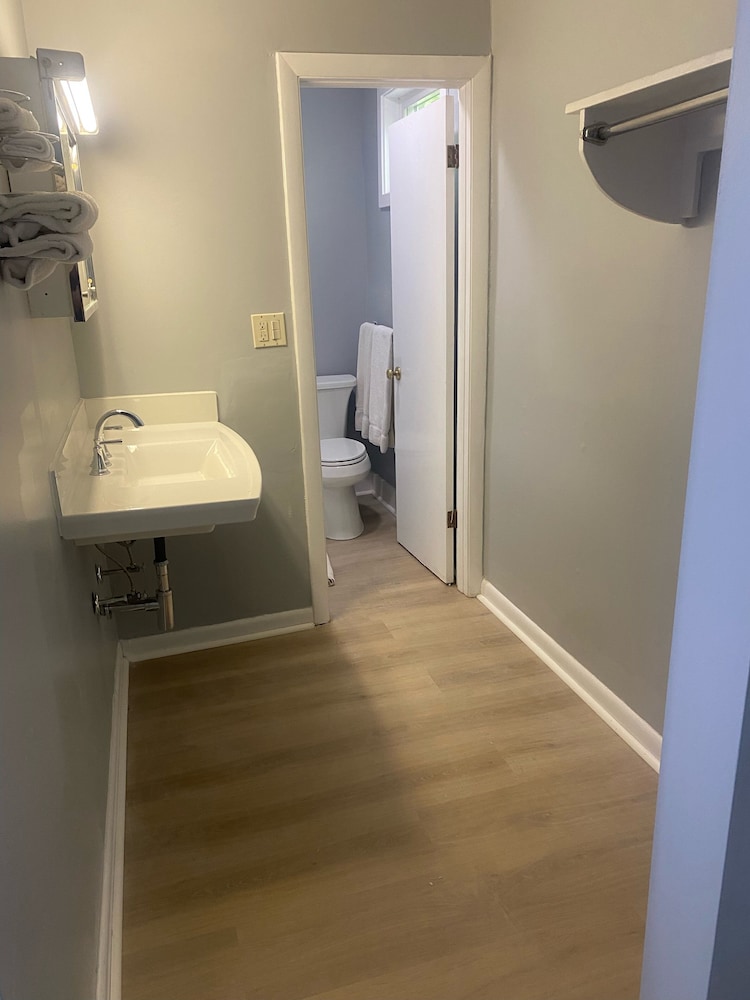 Room 14: Oceanview w/2 Doubles - Photo 2