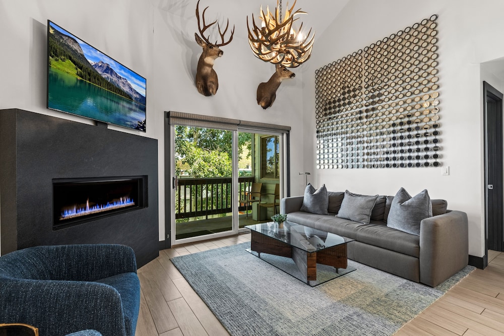 Condo, 2 Bedrooms