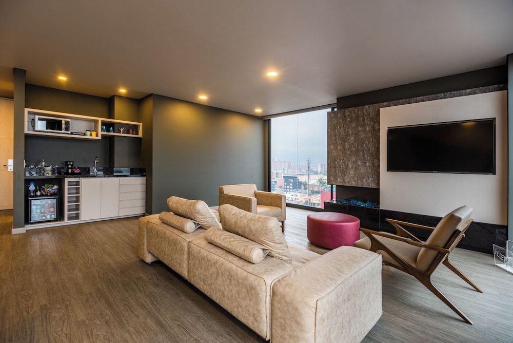 Deluxe Studio Suite photo 2
