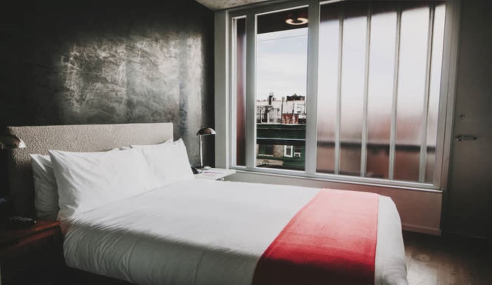 Superior Queen Room with Balcony
