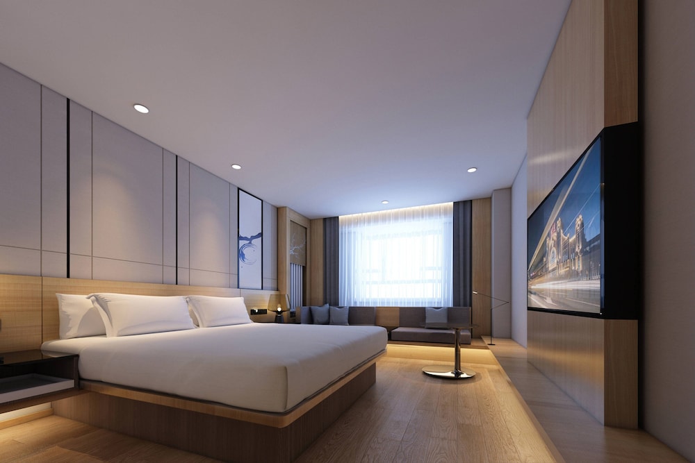Superior Room, 1 King Bed photo 2
