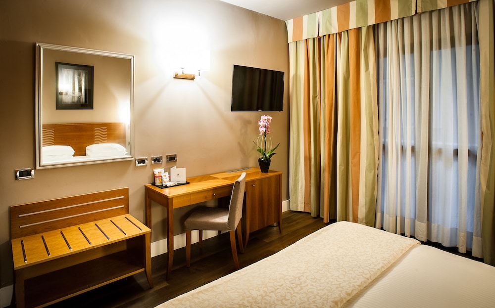 Superior Room - Photo 11