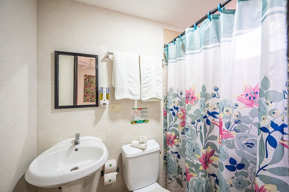 Double room, Multiple beds, garden area - Pets allowed photo 3