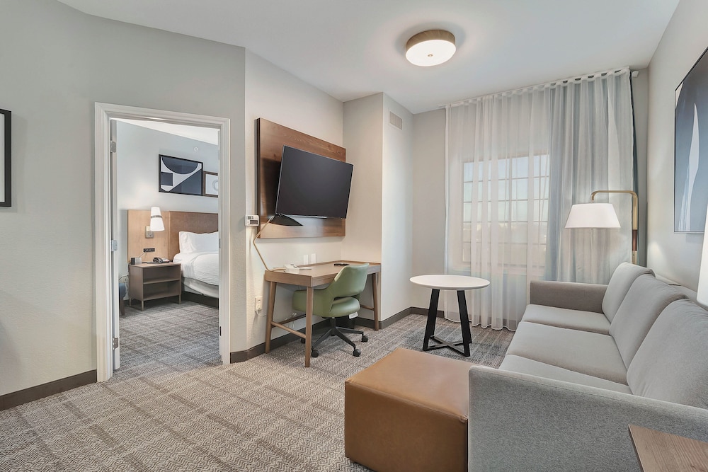 Suite, 2 Bedrooms, Kitchen (Roll-In Shower)
