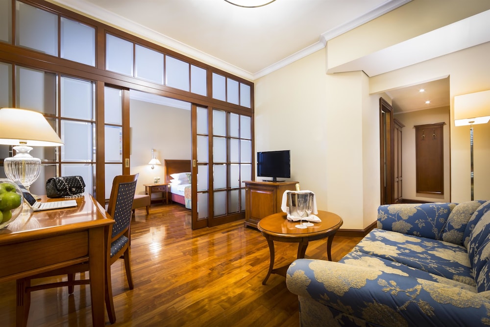 Luxury Suite, 1 King Bed with Sofa bed (with Sofabed) - Photo 4